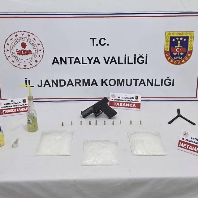 Antalya'da uyuşturucu operasyonunda 2 zanlı yakalandı