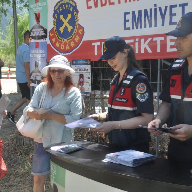 Ödemiş'te jandarmadan trafik ve KADES bilgilendirmesi