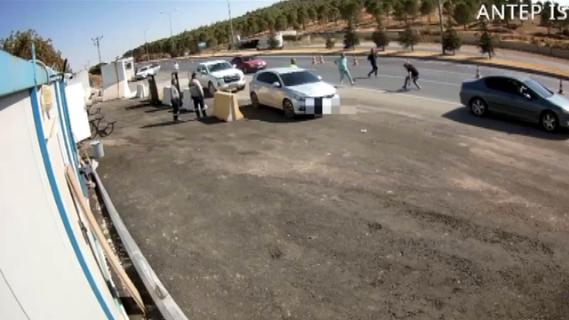 Otomobiliyle polise çarpıp kaçan avukatın attığı paketten uyuşturucu çıktı