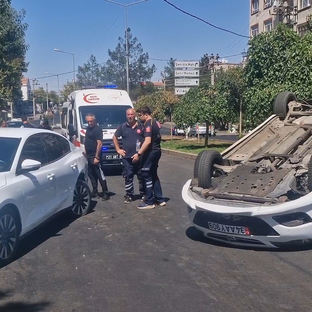 14 yaşındaki sürücünün kullandığı otomobil park halindeki otomobile çarpıp,...