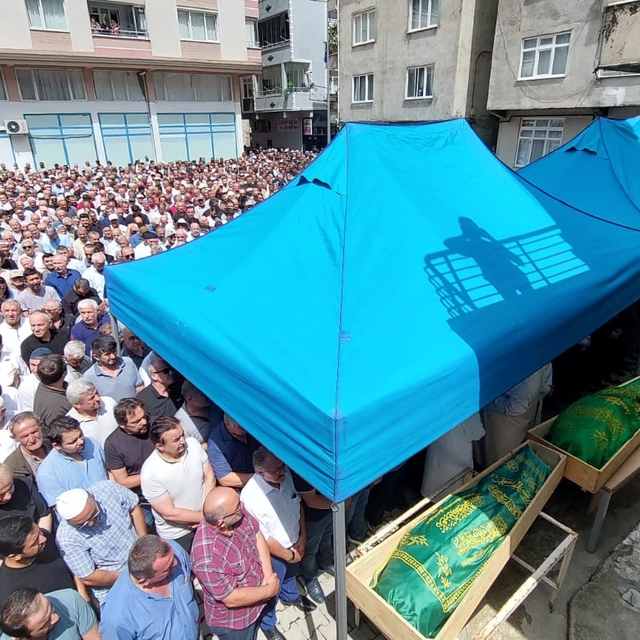 Giresun'da trafik kazasında hayatını kaybeden 4 kişinin cenazeleri toprağa...