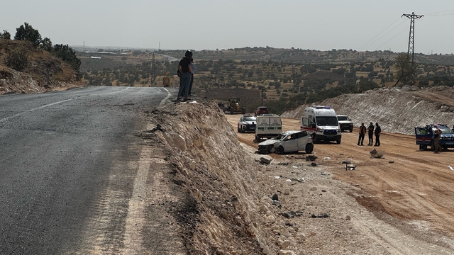 Mardin'de yan yola düşen otomobildeki 1 kişi öldü, 5 kişi yaralandı