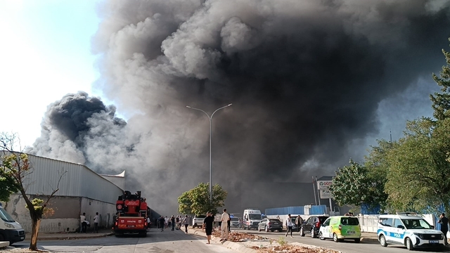 Gaziantep'te geri dönüşüm fabrikasında yangın