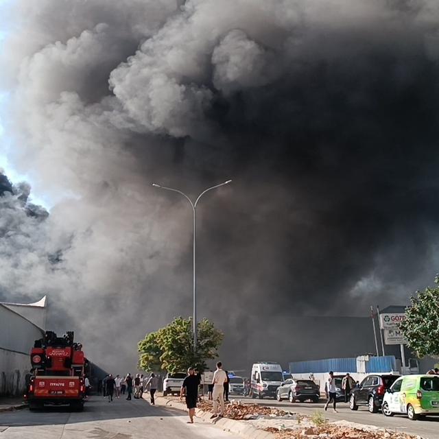 Gaziantep'te geri dönüşüm fabrikasında yangın