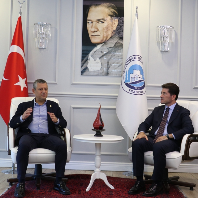 CHP Genel Başkanı Özgür Özel, Trabzon'da ziyaretlerde bulundu