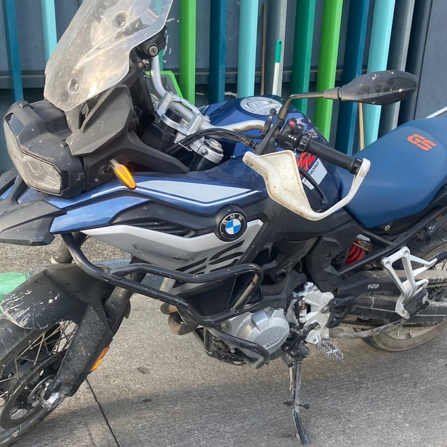 Antalya'da otomobil ile çarpışan motosikletin sürücüsü yaralandı