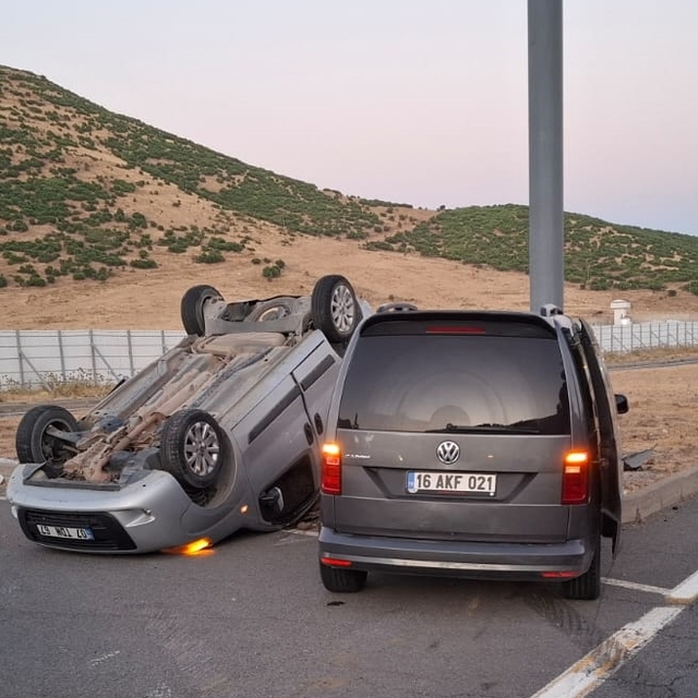 Bingöl'de iki hafif ticari aracın çarpıştığı kazada 11 kişi yaralandı