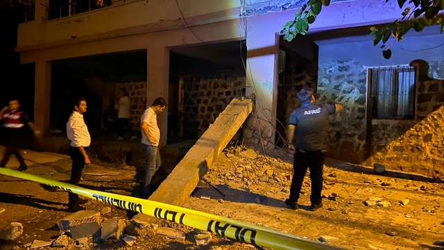 Diyarbakır'da bir evin balkonunun çökmesi sonucu 5 kişi yaralandı