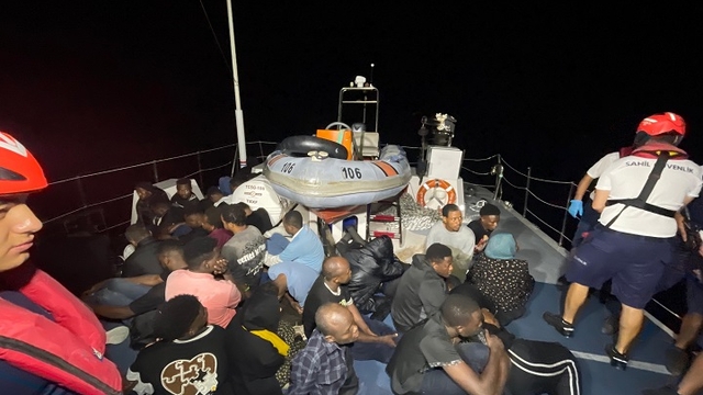 Bodrum açıklarında 35 düzensiz göçmen kurtarıldı