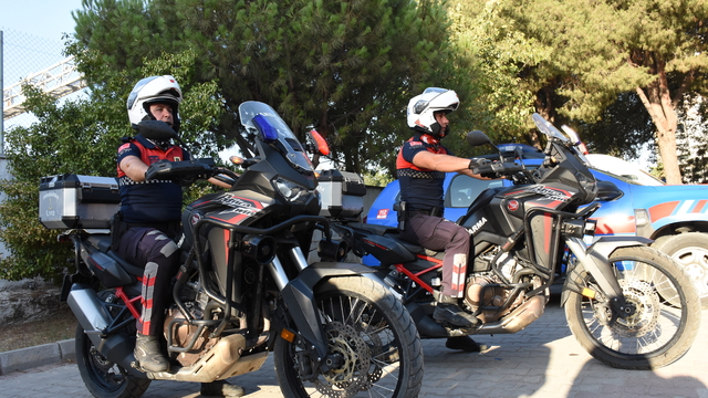 Aydın'da jandarma, incir ve zeytin bahçelerindeki hırsızlıkları önlemeye yönelik uygulama yaptı