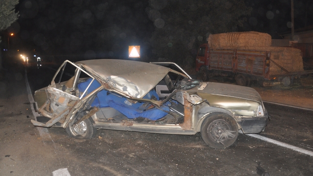 İzmir'de otomobille kamyonun çarpıştığı kazada 1 kişi yaralandı