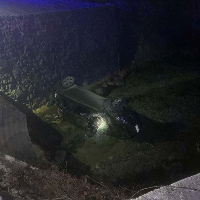 Sinop'ta dereye devrilen otomobildeki 3 kişi yaralandı