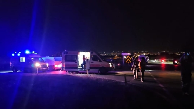 Çorum'da pikapla çarpışan otomobilin sürücüsü yaralandı