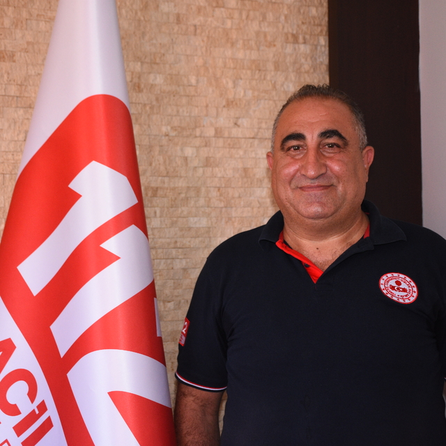 Oğlunun boğazına fındık kaçan anneyi telefonda yardım istediği 112 çalışanı...