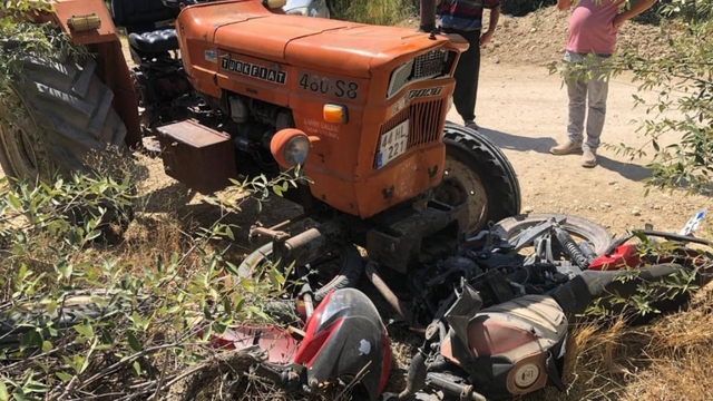 Traktörle çarpışan motosikletin 17 yaşındaki sürücüsü öldü