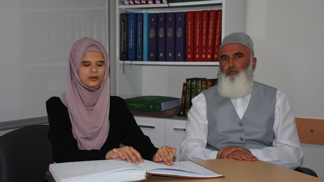 Görme engelli lise öğrencisi hafızlık sınavına hazırlanıyor