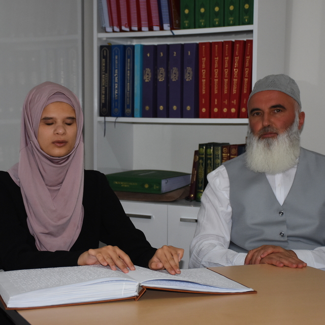 Görme engelli lise öğrencisi hafızlık sınavına hazırlanıyor