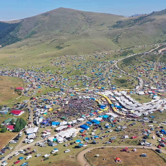 Trabzon'daki "Haçka Yaylası" doğaseverlerin rotasında yer alıyor