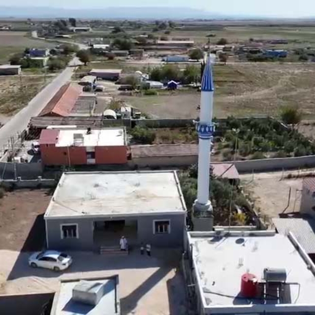 Engelli imam, gönüllülerle birlikte depremde yıkılan camiyi yeniden inşa et...