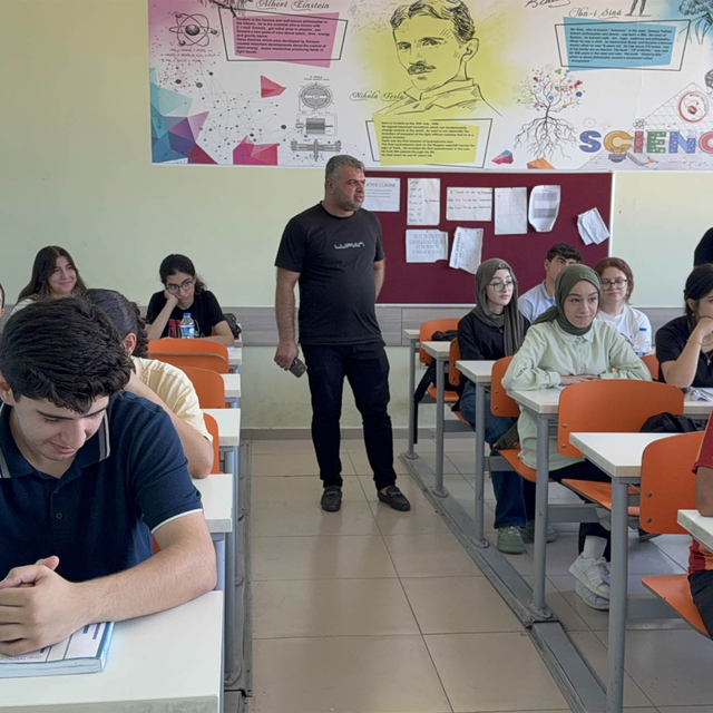 Yaz tatilinden feragat edip üniversiteye hazırlanan öğrenciler için bir ara...