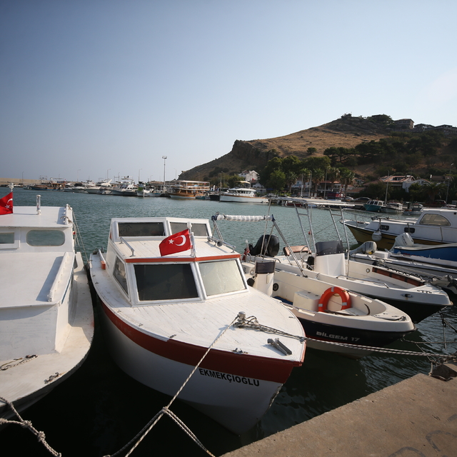 Sahil Güvenlik ekiplerini tehdit etti, bayrak ve fidan teminiyle uzlaştı