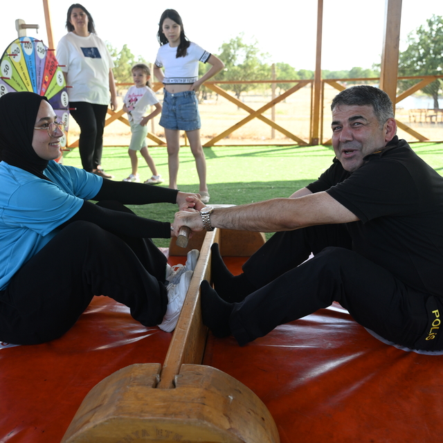 Edirne Emniyet Müdürlüğü personeli ve aileleri Musabeyli Korusu'nda kamp ya...