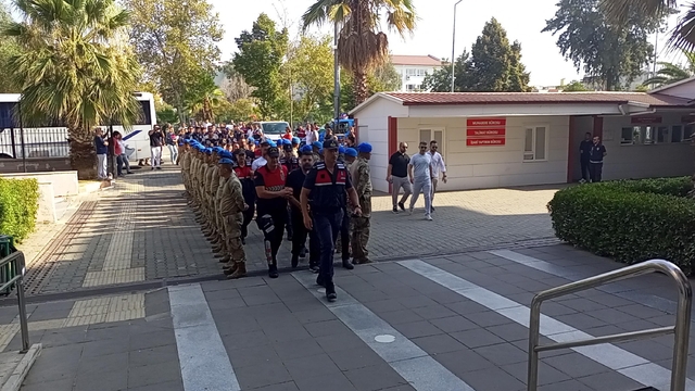 Haraç çetesi Dallas'a operasyon:13 tutuklama