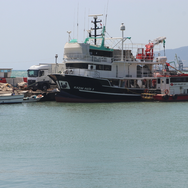 Tekirdağ'da balıkçılar poyrazın dinmesini bekliyor