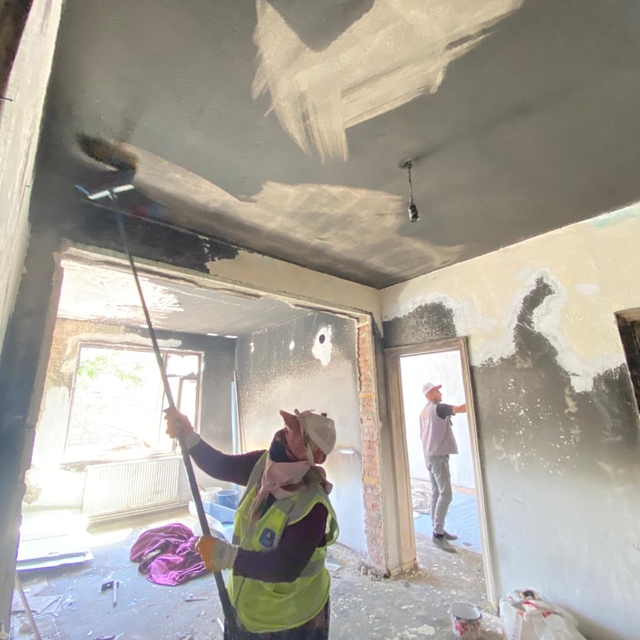 Seydişehir Belediyesinden yangında evleri zarar gören aileye destek