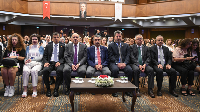 Bakan Tekin, "İngilizce Dersi Öğretim Programı Eğitici Eğitimi" programında konuştu: