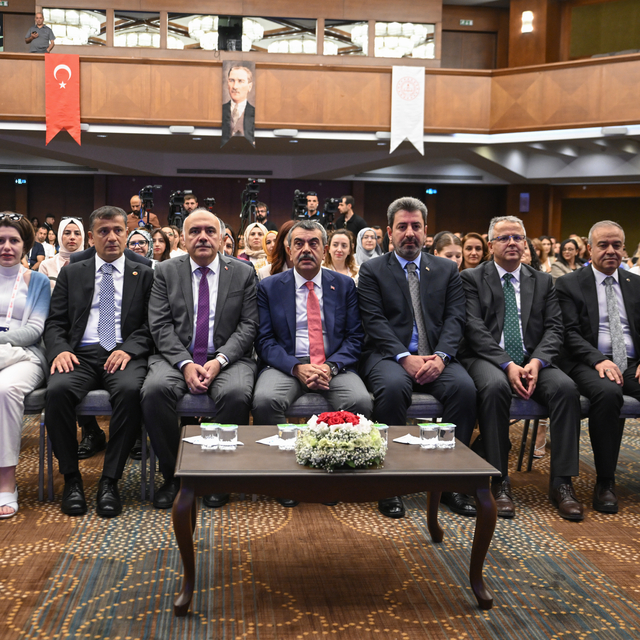 Bakan Tekin, "İngilizce Dersi Öğretim Programı Eğitici Eğitimi" programında...