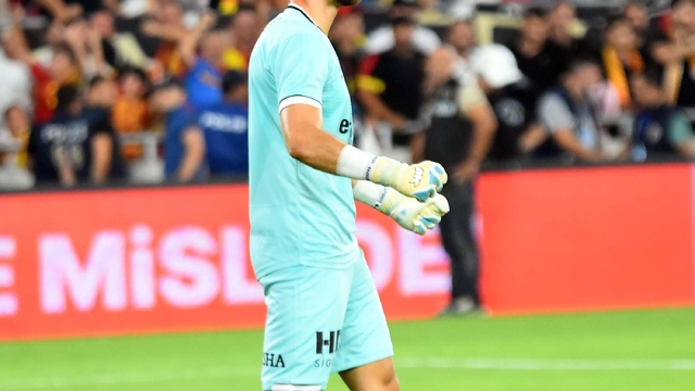 Göztepe'de Lis geçmişe sünger çekti