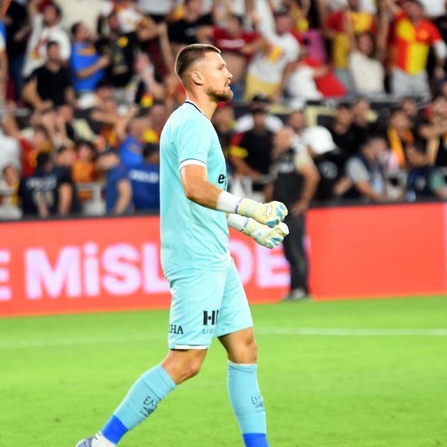 Göztepe'de Lis geçmişe sünger çekti