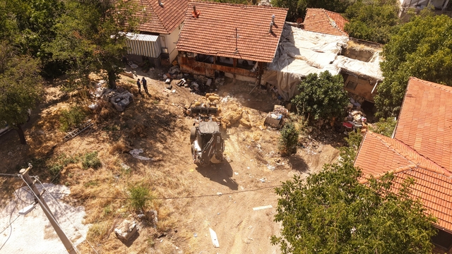 Burdur'da bir evden 20 kamyon çöp çıktı