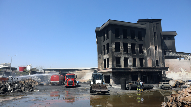 Gaziantep'te yanan geri dönüşüm fabrikasındaki hasar görüntülendi