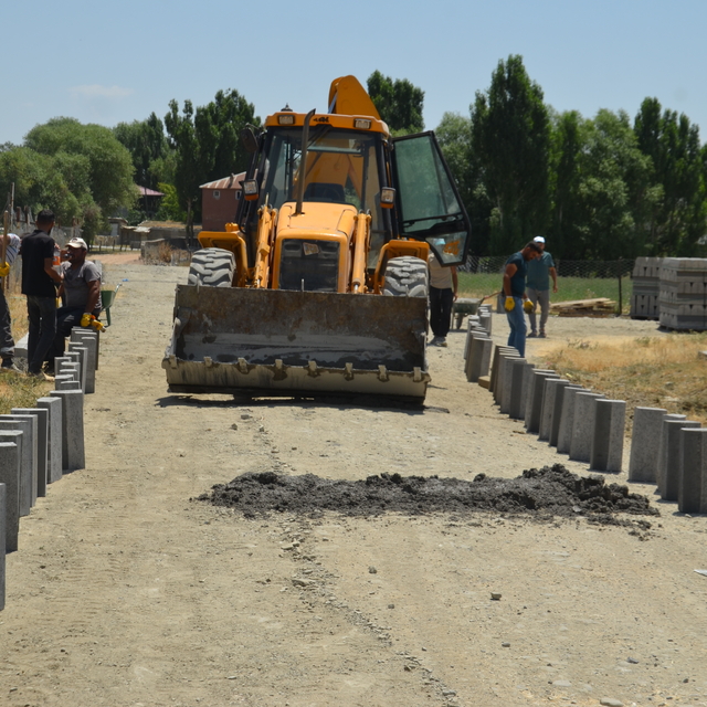 Kırköy beldesinde kilitli parke çalışmaları devam ediyor