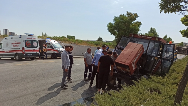 Başkentte kamyonetle traktörün çarpıştığı kazada 3 kişi yaralandı