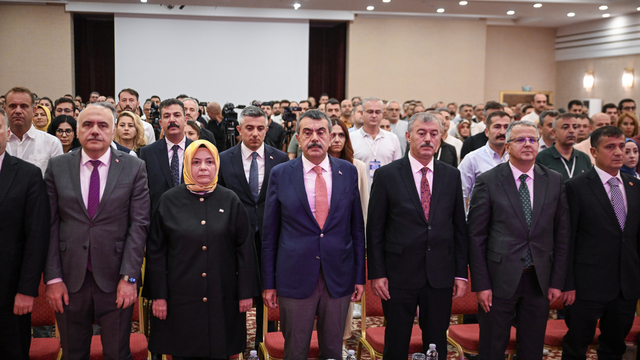 Bakan Tekin, yurt dışında görev yapacak öğretmen ve okutmanların bilgilendirilmesi toplantısında konuştu:
