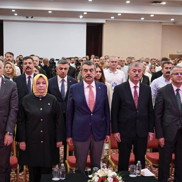 Bakan Tekin, yurt dışında görev yapacak öğretmen ve okutmanların bilgilendi...