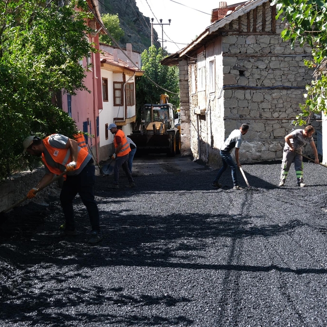 Güdül'de yol çalışmaları sürüyor
