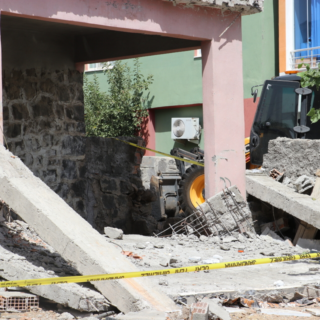 Balkonun çökmesiyle yaralanan 5 kişiden Zeynel: Kendimizi enkazın altında b...