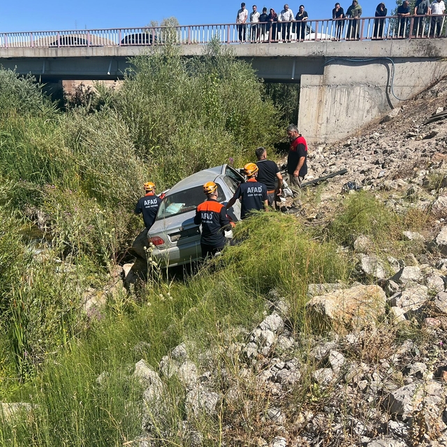 Sivas'ta köprüden düşen otomobildeki çift öldü