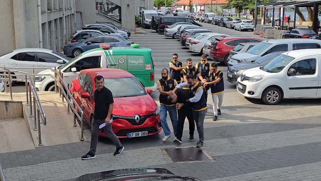 Zonguldak'ta ev kadınını 2 milyon 700 bin lira dolandıran 3 zanlı tutuklandı