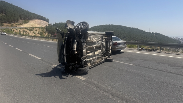 Kahramanmaraş'ta takla atan hafif ticari aracın sürücüsü yaralandı