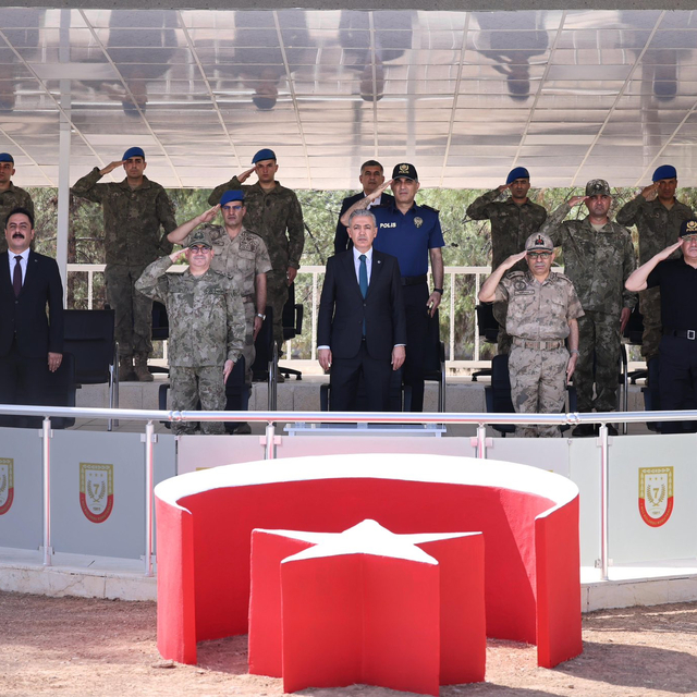 Mardin'de 4. Hudut Alay Komutanlığında Komuta ve Sancak Devir Teslim Töreni...