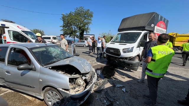 Ordu'da otomobil ile kamyonet çarpıştı; 5 yaralı