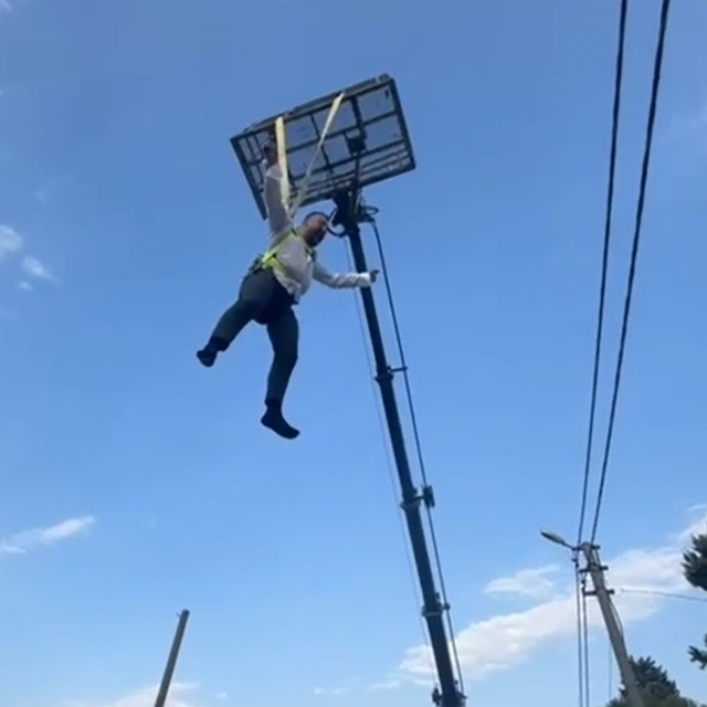 Damadı vinçle havaya kaldırıp, çiftetelli oynattılar