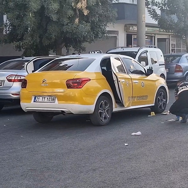 Eşini tabancayla öldürüp intihara kalkıştı