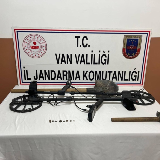 Van'da sikke, yüzük ve objeler ele geçirildi