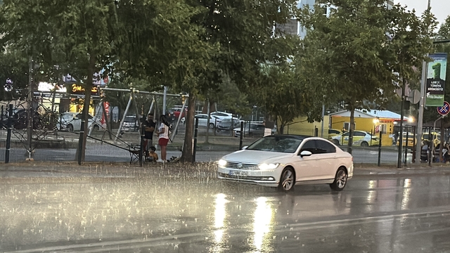 Edirne'de sağanak etkili oldu